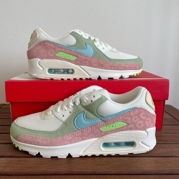 Nike Shoes - Nike Air Max 90 Women Size 8